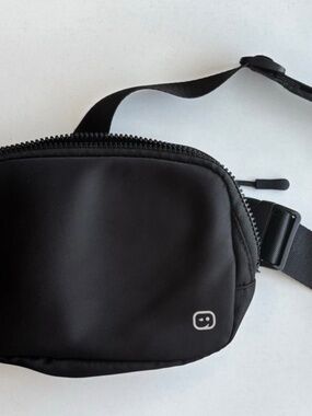 Wonder Wink Black FannyPack Crossbody Bag with Adjustable Strap